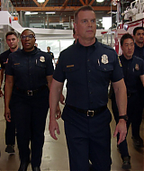 9-1-1-S05E18-064.jpg